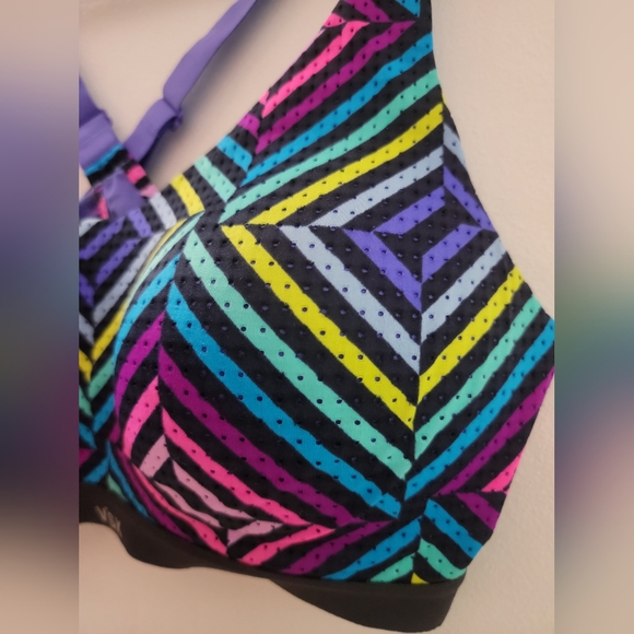 VS Lightweight Sportsbra - 36C - Multicolored - Picture 4 of 10